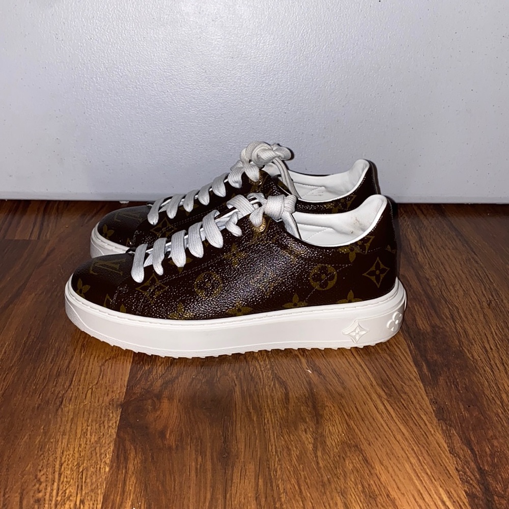 Women Louis Vuitton Time out sneakers